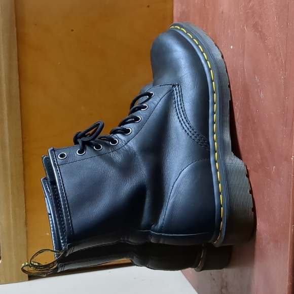 Dr. Marten's AW004 black boots - Picture 4 of 6